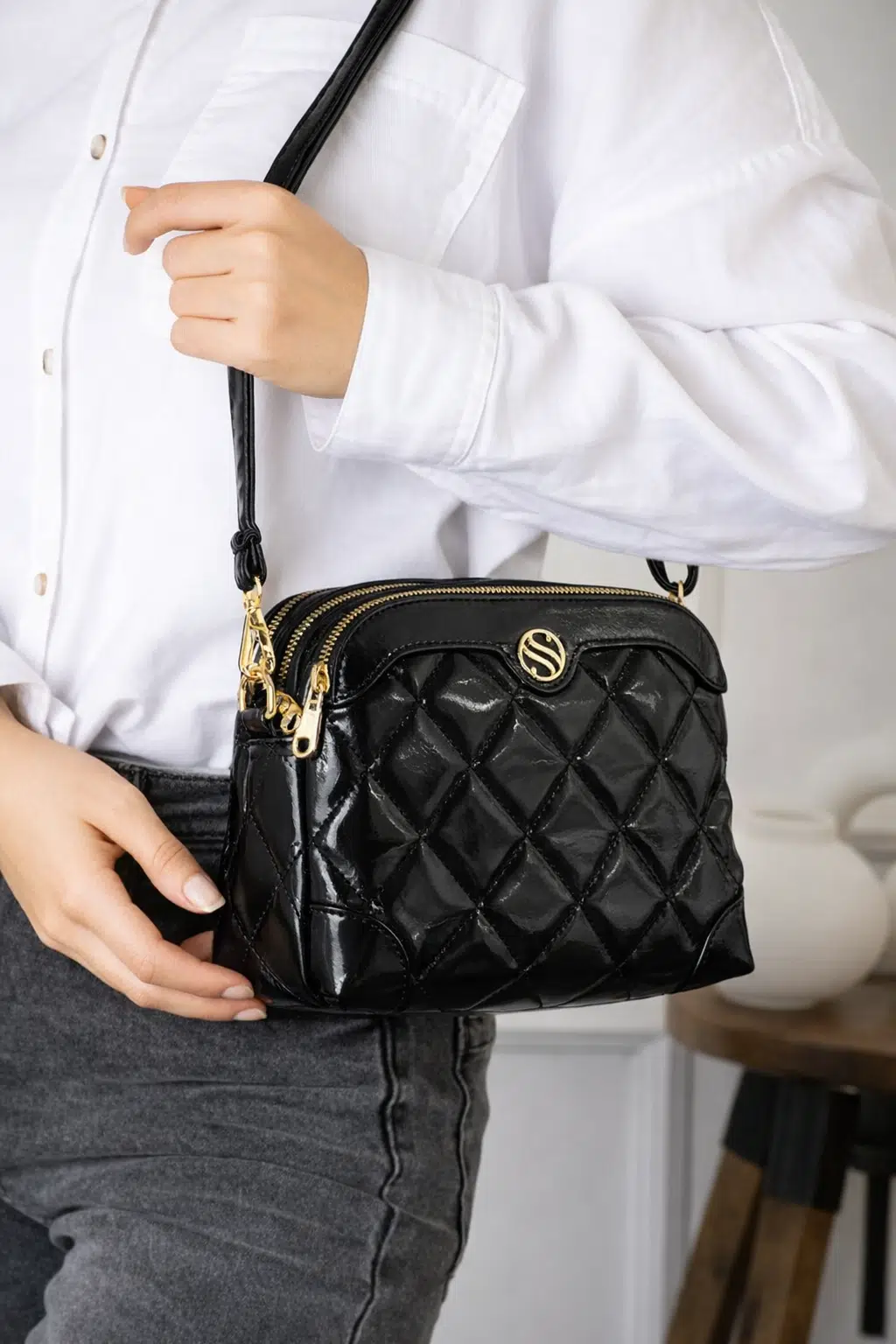 Kadın Ayarlanabilir Çapraz Askılı 4 Bölmelİ Siyah Parlak Omuz ve Çapraz Çanta S-1267