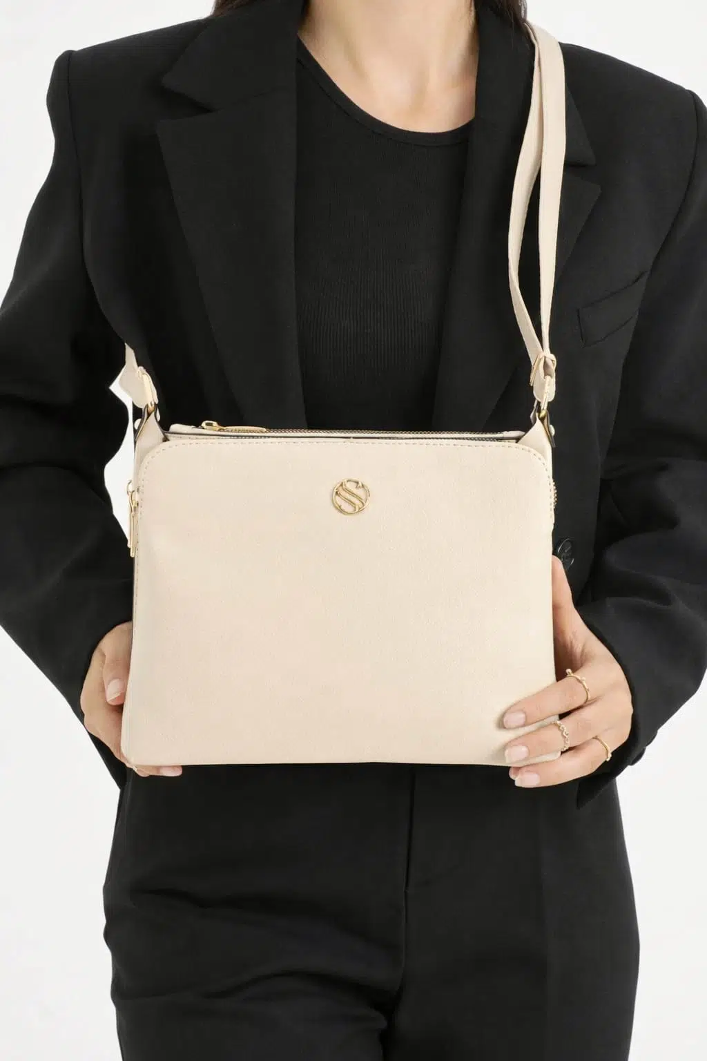 Kadın Suni Deri Ayarlanabilir Çapraz Askılı 4 Bölmeli ve Metal Fermuarlı Omuz Çantası S-1329 - krem